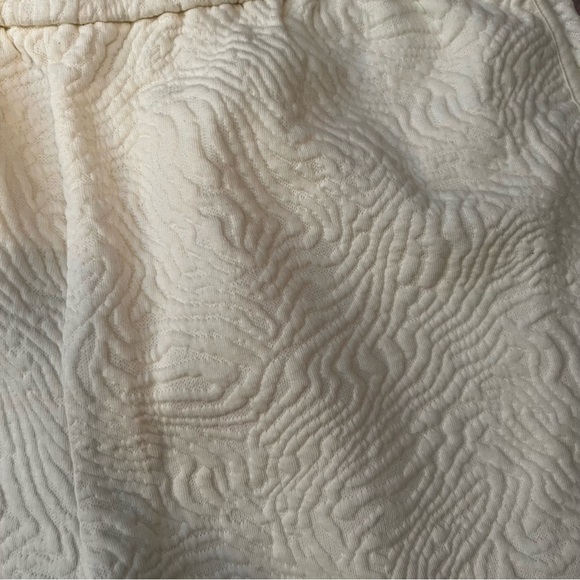 NWT True Religion Cream Novelty Dolphin Shorts - Picture 3 of 3